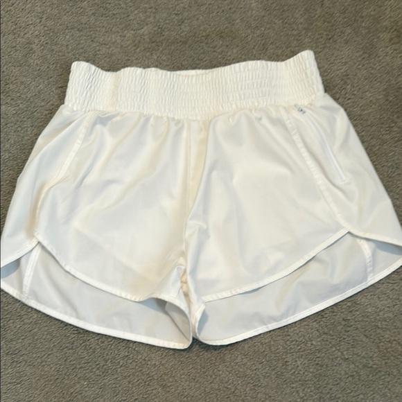 B Active Pants - White Athletic Shorts with Elastic Waistband and Double-Layer Design